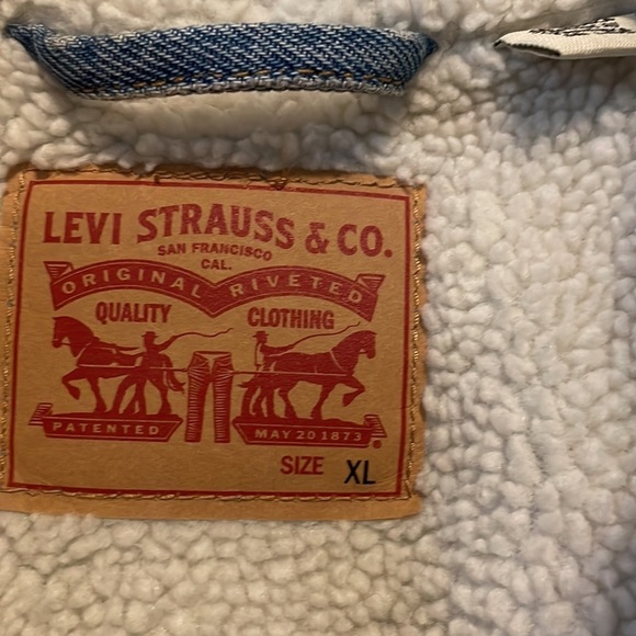 Levi's Blue Jean Jacket with White Sherpa Collar - Picture 2 of 11